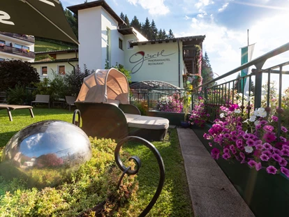 Wanderurlaub - Fahrstuhl - Panoramaliegewiese im Hotel Gürtl - Panoramahotel Gürtl