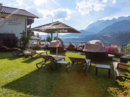 Wanderurlaub - Fahrstuhl - Panoramaliegewiese im Hotel Gürtl - Panoramahotel Gürtl