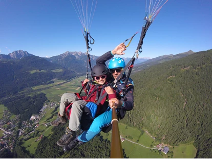 Wanderurlaub - Kötschach-Mauthen - Fliegen lernen .... oder einen Tandemflug buchen?  -   Sattleggers Alpenhof & Feriensternwarte
