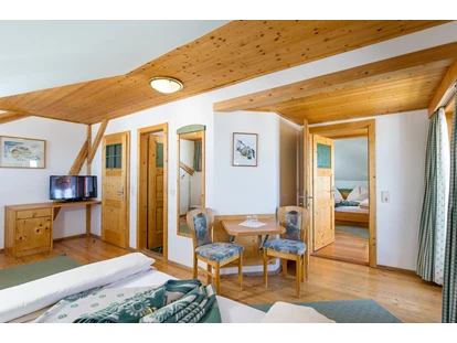 Wanderurlaub - Kötschach-Mauthen - "Großes Studio" mit Balkon  -   Sattleggers Alpenhof & Feriensternwarte