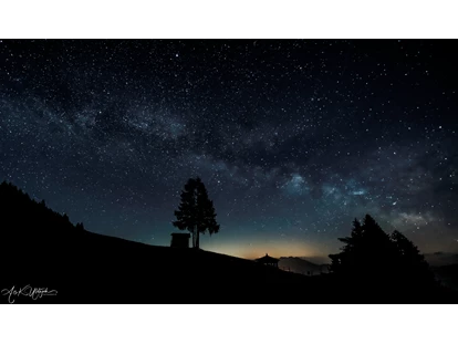 Wanderurlaub - Kötschach-Mauthen - Emberger Alm by night ...  -   Sattleggers Alpenhof & Feriensternwarte
