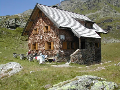 Wanderurlaub - Kötschach-Mauthen - Wanderung zur Feldnerhütte am Kreuzeck-
Höhenweg  -   Sattleggers Alpenhof & Feriensternwarte