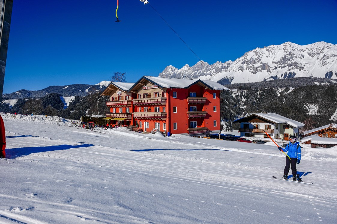 Wanderhotel: Hotel Pariente im Winter direkt an der Skipiste - Hotel Restaurant Pariente