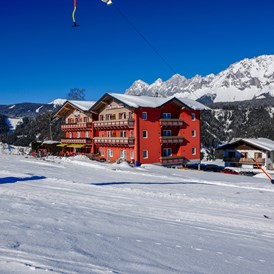 Wanderhotel: Hotel Pariente im Winter direkt an der Skipiste - Hotel Restaurant Pariente