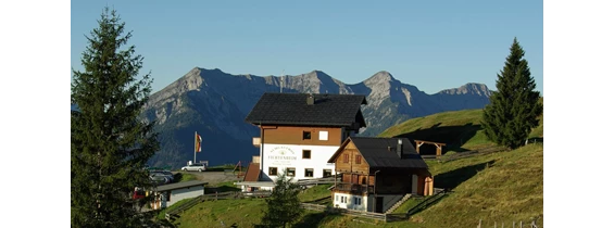 Wanderhotel: "Über den Wolken, aber nicht hinter dem Mond" Ihr Wanderurlaub vor der unvergleichlichen Kulisse der Südalpen in Kärnten - Almhotel Fichtenheim
