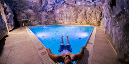 Wanderurlaub - Sonnenterrasse - Bad Aussee - Solesee im Salzkristall  - Narzissen Vital Resort