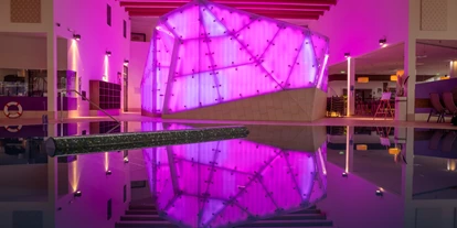 Wanderurlaub - Sonnenterrasse - Bad Aussee - Salzkristall- das Highlight in der Badehalle des Solebads - Narzissen Vital Resort