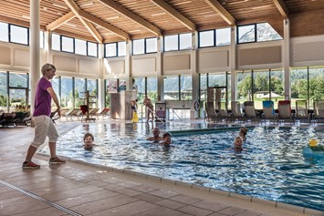 Wanderhotel: Aquagymnastik im Solebad - Narzissen Vital Resort