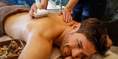 Wanderurlaub - Sonnenterrasse - Bad Aussee - Wellnessbehandlungen für Mann und Frau  - Narzissen Vital Resort