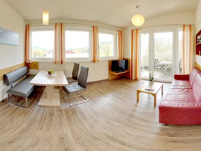 Wanderurlaub - Fahrstuhl - Wohnbereich - Ferienwohnungen und Seebungalows am Faaker See - Karglhof OG