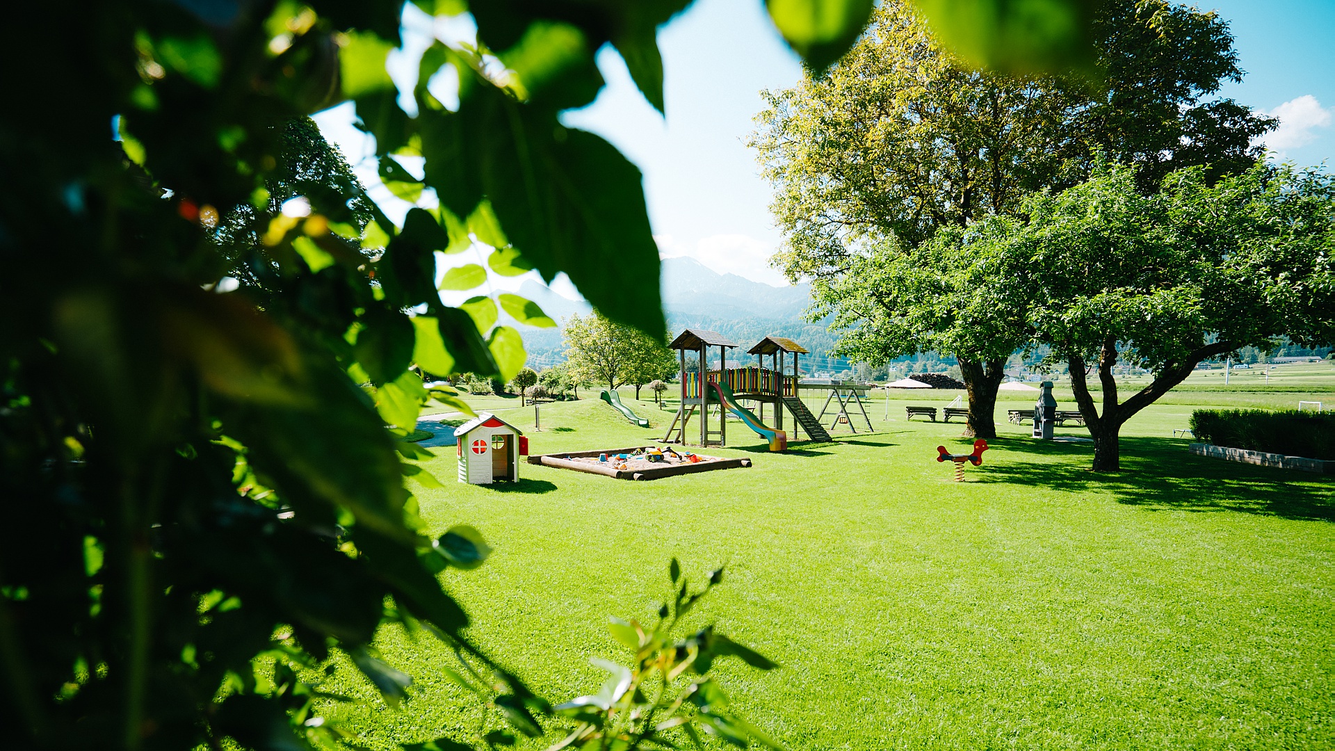Wanderurlaub - Schwierigkeit Wanderungen: Blau - Kärnten - Riesiger Kinderspielplatz - Ferienwohnungen und Seebungalows am Faaker See - Karglhof OG