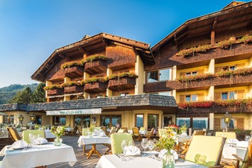 Wanderhotel: Terrasse - Naturhotel Alpenrose