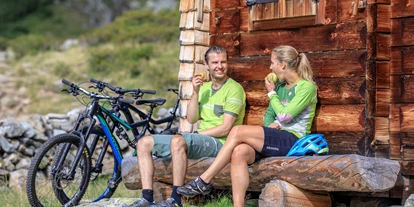 Wanderurlaub - Sonnenterrasse - Bad Aussee - Mountainbike Hotel Annelies Zertifiziertes Bike-Hotel in Schladming-Dachstein
Gastgeber Roland Diethart ist leidenschaftlicher Mountainbiker und geprüfter MTB- Instruktor, staatlich. geprüfter Langlauftrainer und Skischulleiter.
Er und seine engagierten Tour-Guides geben Ihnen Ausflugstipps in der Schladming Dachstein Region und begleiten Sie gerne auf Touren.
 - Hotel Annelies