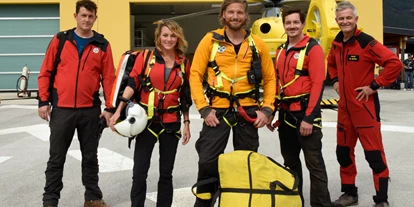 Wanderurlaub - Sonnenterrasse - Bad Aussee - ZDF TV-Serie „Die Bergretter“
 „Die Bergretter“, deren Hauptschauplatz und Drehort Ramsau am Dachstein ist.
Seit vielen Jahren haben die Schauspieler der beliebten TV-Serie „Die Bergretter“ im Hotel Annelies ihr Zuhause gefunden.
Hier können sie nach den aufregenden Dreharbeiten zur Ruhe kommen.
Die Schauspieler der ZDF Serie „Die Bergretter“, deren Leidenschaft es ist, die spannenden und dramatischen Rettungsmissionen in den Bergen zum Leben zu erwecken, schätzen die warme Atmosphäre und den herzlichen Empfang im Hotel Annelies.
Die schönsten Drehorte besichtigen, Filmwanderungen erleben und vielleicht treffen Sie den einen oder anderen Schauspieler persönlich bei uns im Hotel Annelies für ein kurzes Gespräch.
 - Hotel Annelies