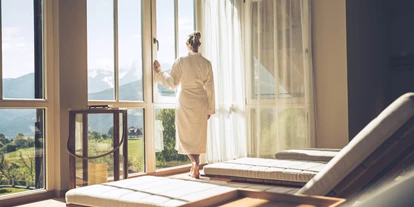 Wanderurlaub - Sonnenterrasse - Bad Aussee - Der Ruheraum Himmelreich soll für Sie wirklich ein kleines Himmelreich sein und auch hier haben wir mit viel Liebe zum Detail ein kleines Paradies für Sie geschaffen.
Ein Kamin sorgt für wohlige Wärme und eine kuschelige Atmosphäre.
Machen Sie es sich auf den kuscheligen Liegen gemütlich –  lesen Sie ein Buch oder genießen Sie schlicht und einfach den traumhaften Weit– und Ausblick ….hoch über dem Ennstal. - Hotel Annelies