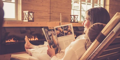 Wanderurlaub - Sonnenterrasse - Bad Aussee - 
Kaminzimmer
Ruhige Momente mit allen Sinnen wahrnehmen
Ein flackerndes Feuer, wärmende Atmosphäre und ein Blick in die Natur  hier erwarten Sie 8 gemütlichen Gesundheitsliegen auf denen das kleine Nickerchen gerne zum Tiefschlaf wird.
 - Hotel Annelies