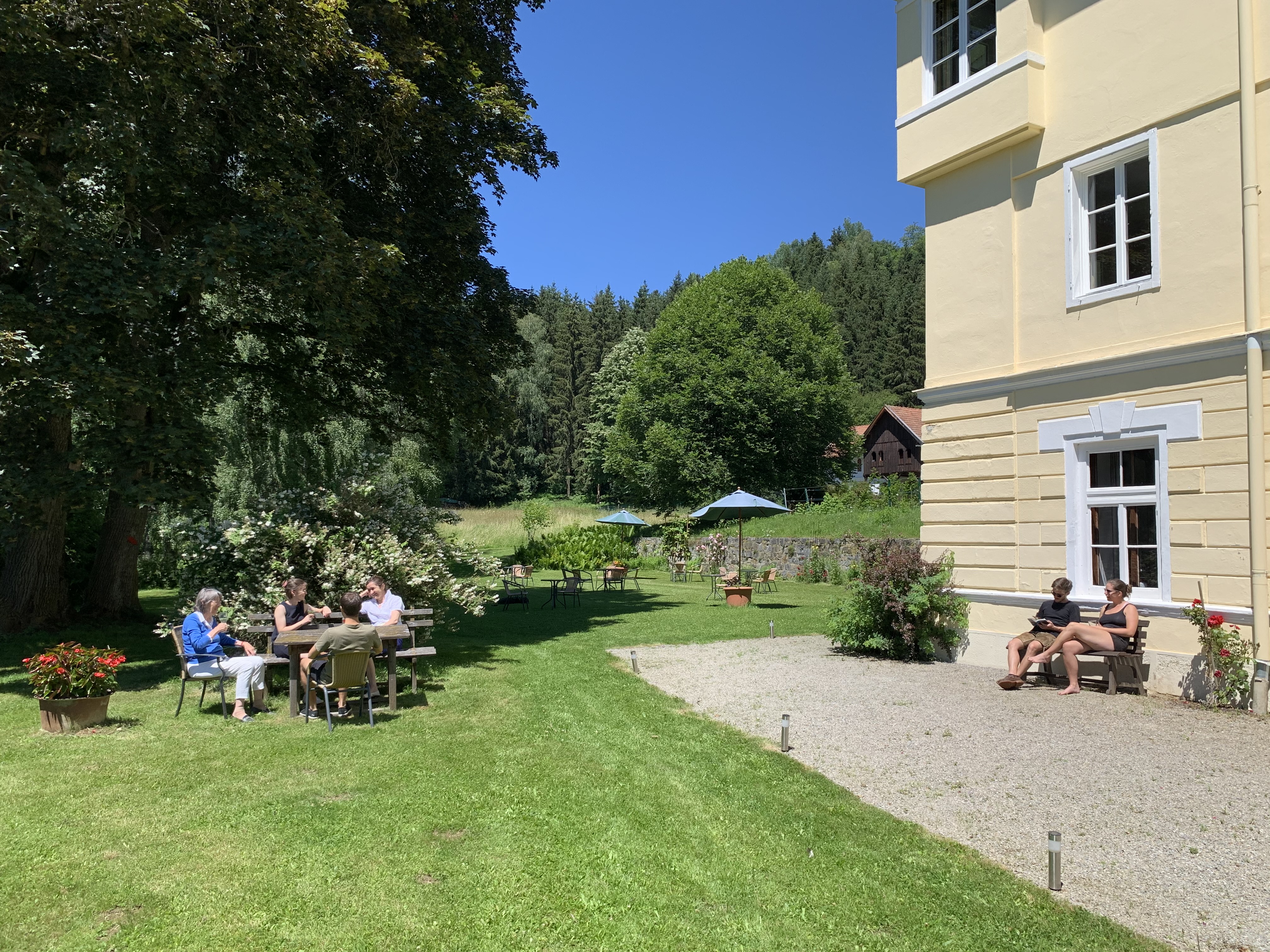 Wanderhotel: Kaffee im Park - Hotel Landsitz Pichlschloss