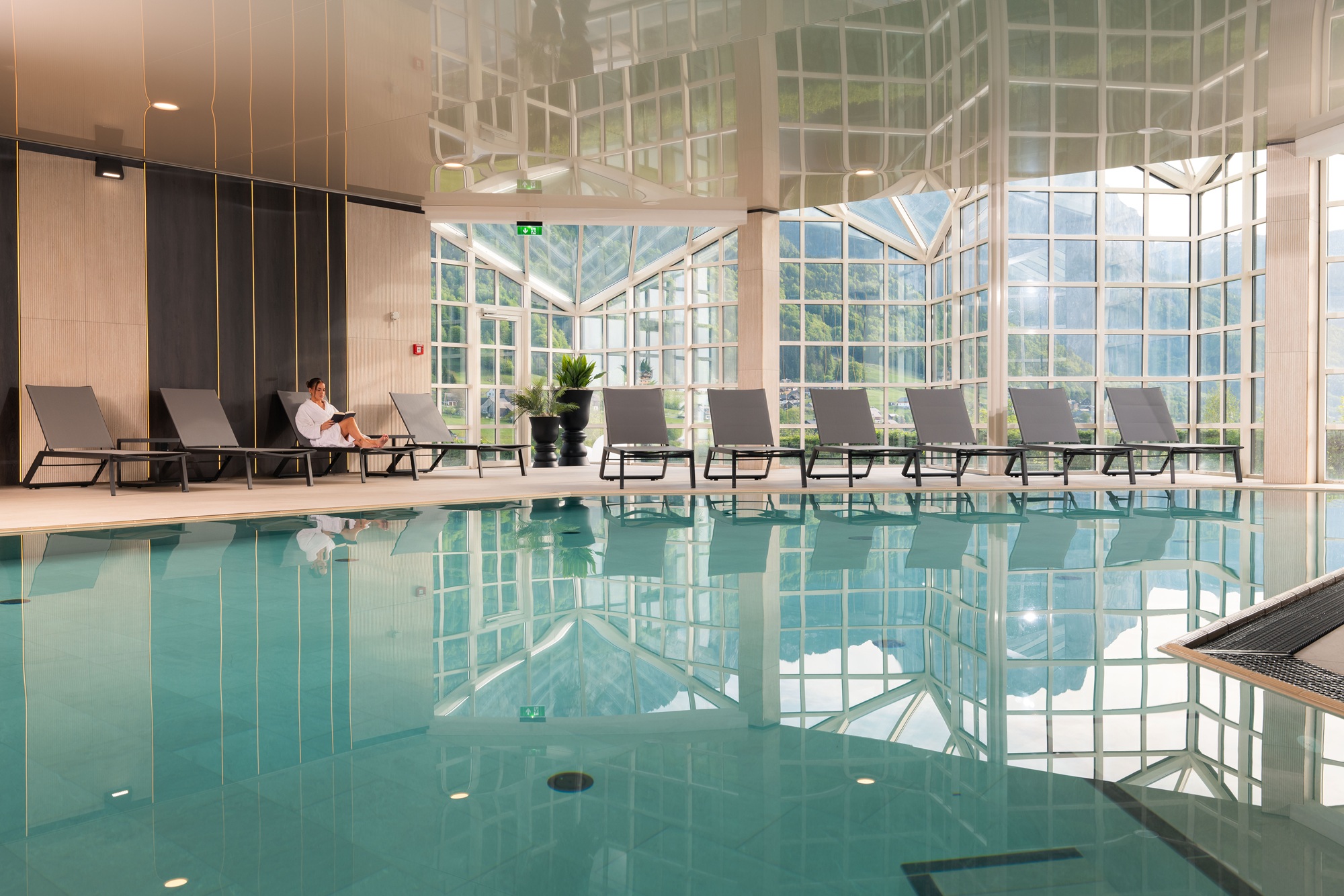 Wanderhotel: Panorama-Schwimmbad im Hotel - MONDI RESORT AM GRUNDLSEE