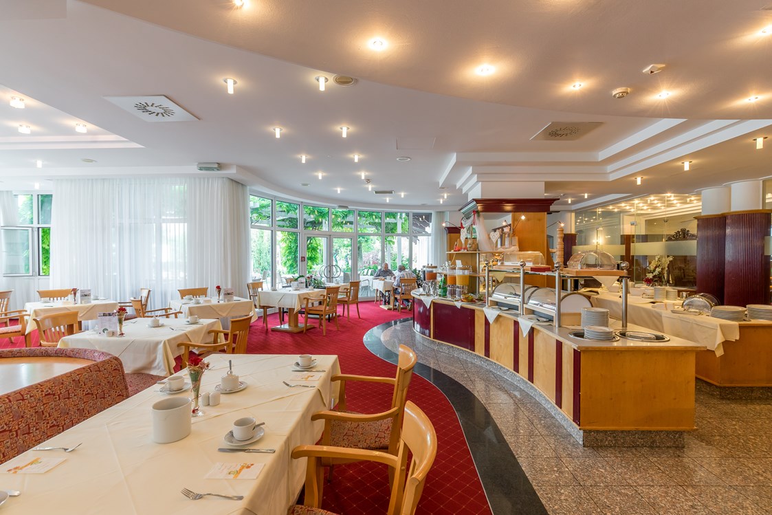 Wanderhotel: Restaurant Frühstücksbuffet - Hotel Schneeberghof 