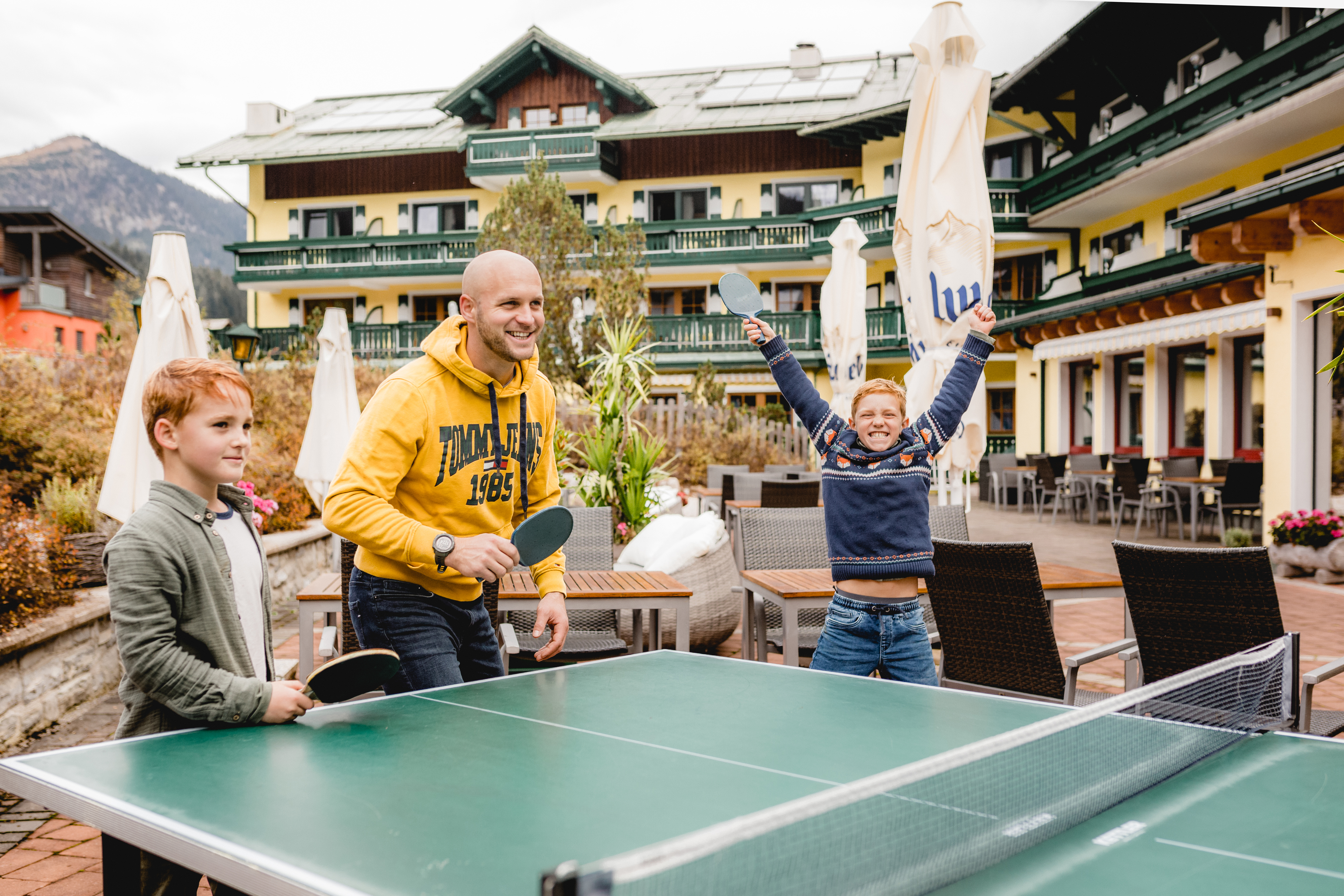 Wanderhotel: Tischtennis - Spaß mit der ganzen Familie - Familienhotel Sommerhof