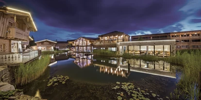 Wanderurlaub - Fahrstuhl - INNs HOLZ Natur- & Vitalhotel****s bei Nacht - INNs HOLZ Natur- & Vitalhotel****s