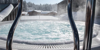 Wanderurlaub - Fahrstuhl - INNs HOLZ Natur- & Vitalhotel****s Außenwhirlpool - INNs HOLZ Natur- & Vitalhotel****s