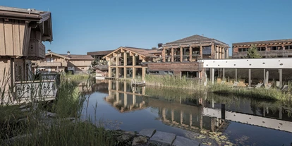 Wanderurlaub - Fahrstuhl - INNs HOLZ Natur- & Vitalhotel****s Blick auf Indoorpool und Wellnessbereich - INNs HOLZ Natur- & Vitalhotel****s