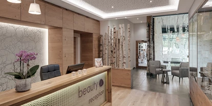 Wanderurlaub - Fahrstuhl - INNs HOLZ Natur- & Vitalhotel****s Beautyrezeption - INNs HOLZ Natur- & Vitalhotel****s