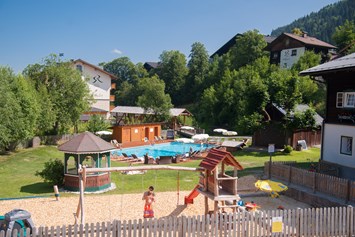 Wanderhotel: Garten/Pool Sommer - Familienresort Reslwirt****