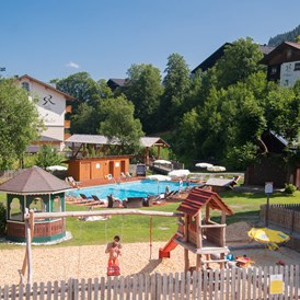 Wanderhotel: Garten/Pool Sommer - Familienresort Reslwirt****