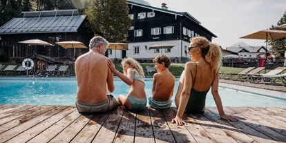 Wanderurlaub - Flachau - familie am pool - Resl Resort - Hotel