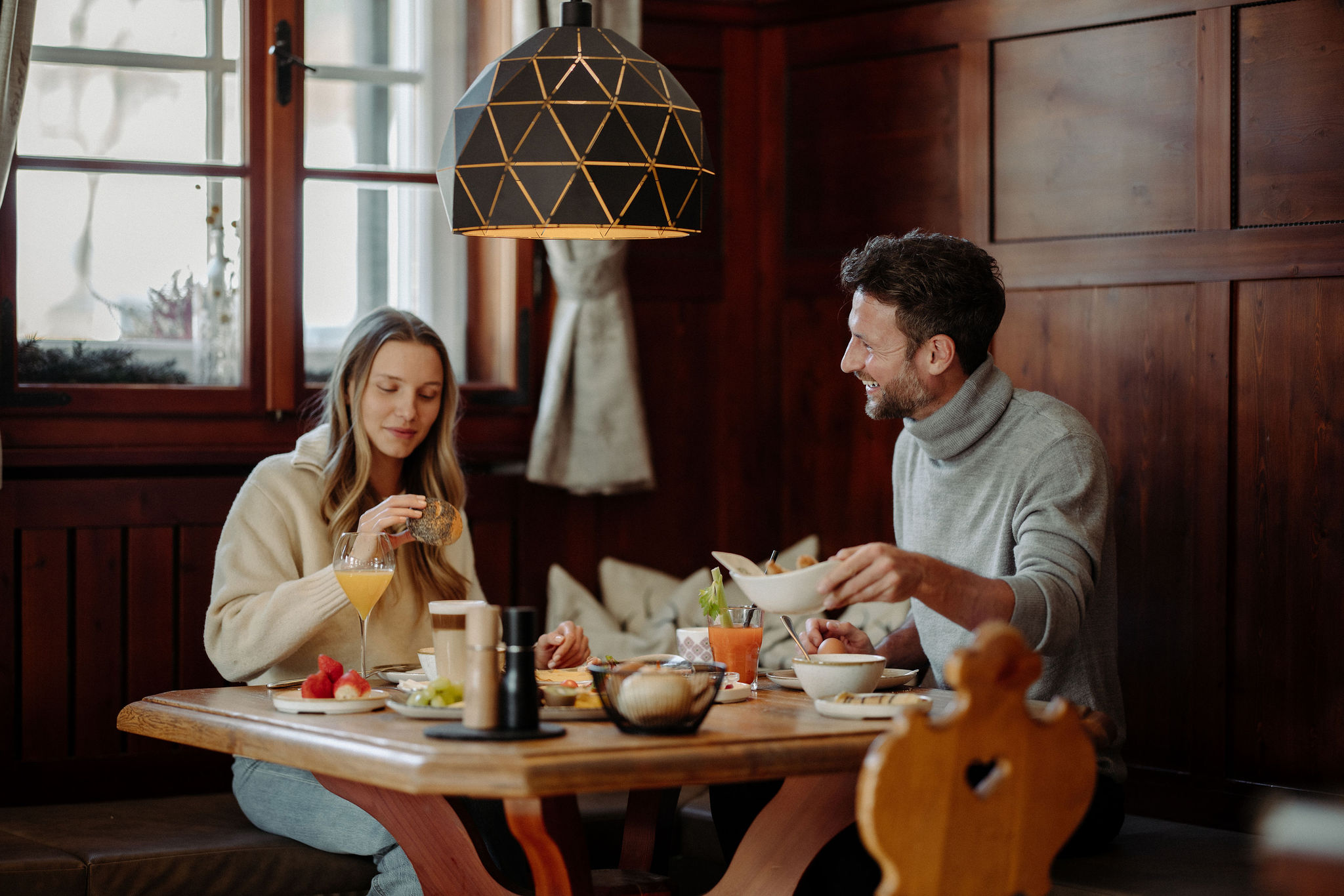 Wanderhotel: paar beim frühstück - Resl Resort - Hotel