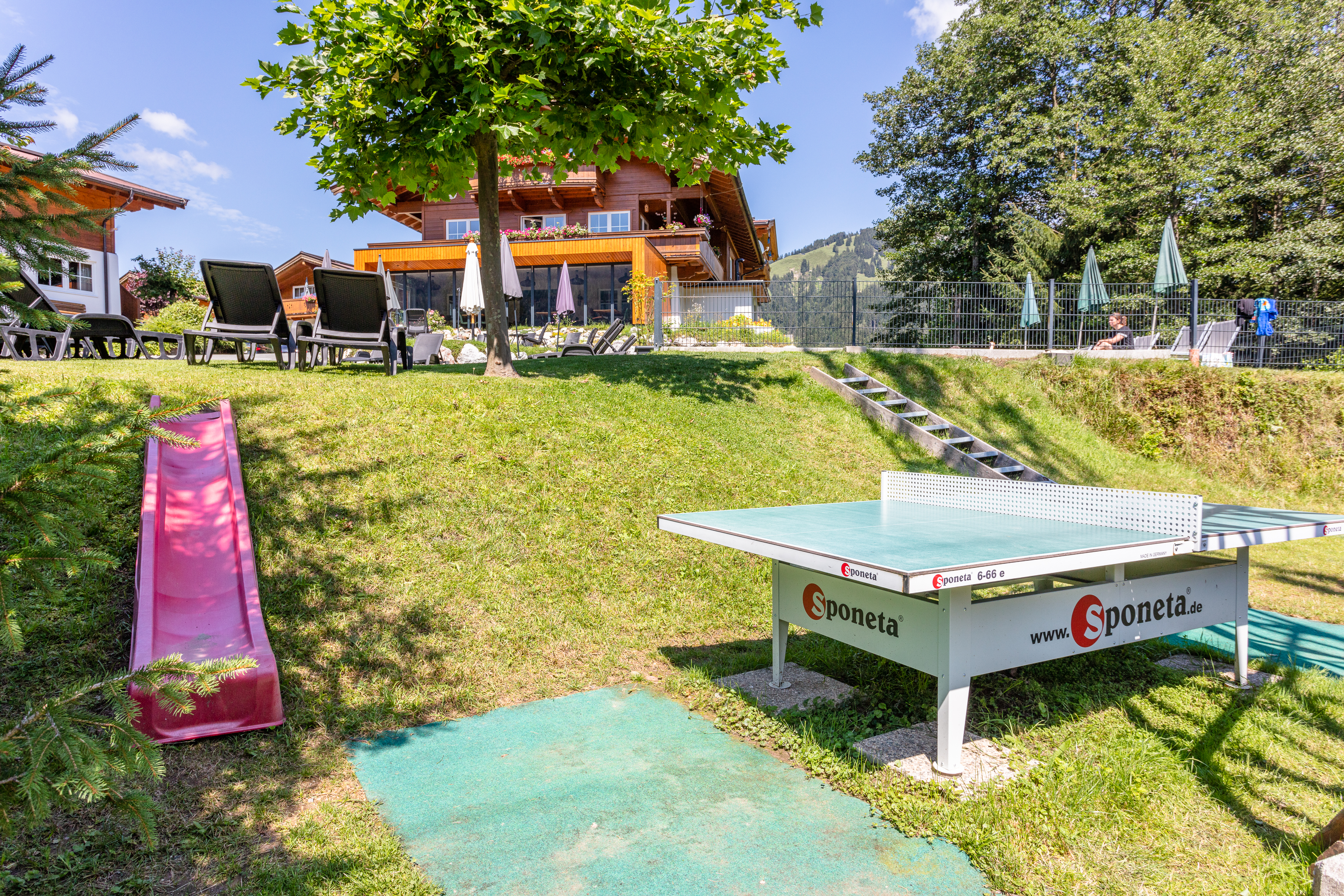 Wanderurlaub - Wanderschuhe: 2 Wanderschuhe - Feriendorf Wallenburg