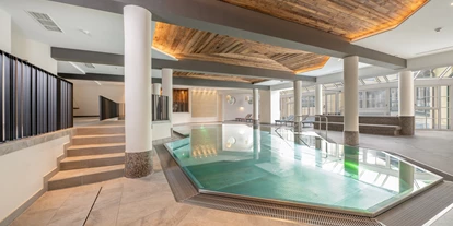 Wanderurlaub - Pools: Schwimmteich - Spa & Vitalresort Eggerwirt