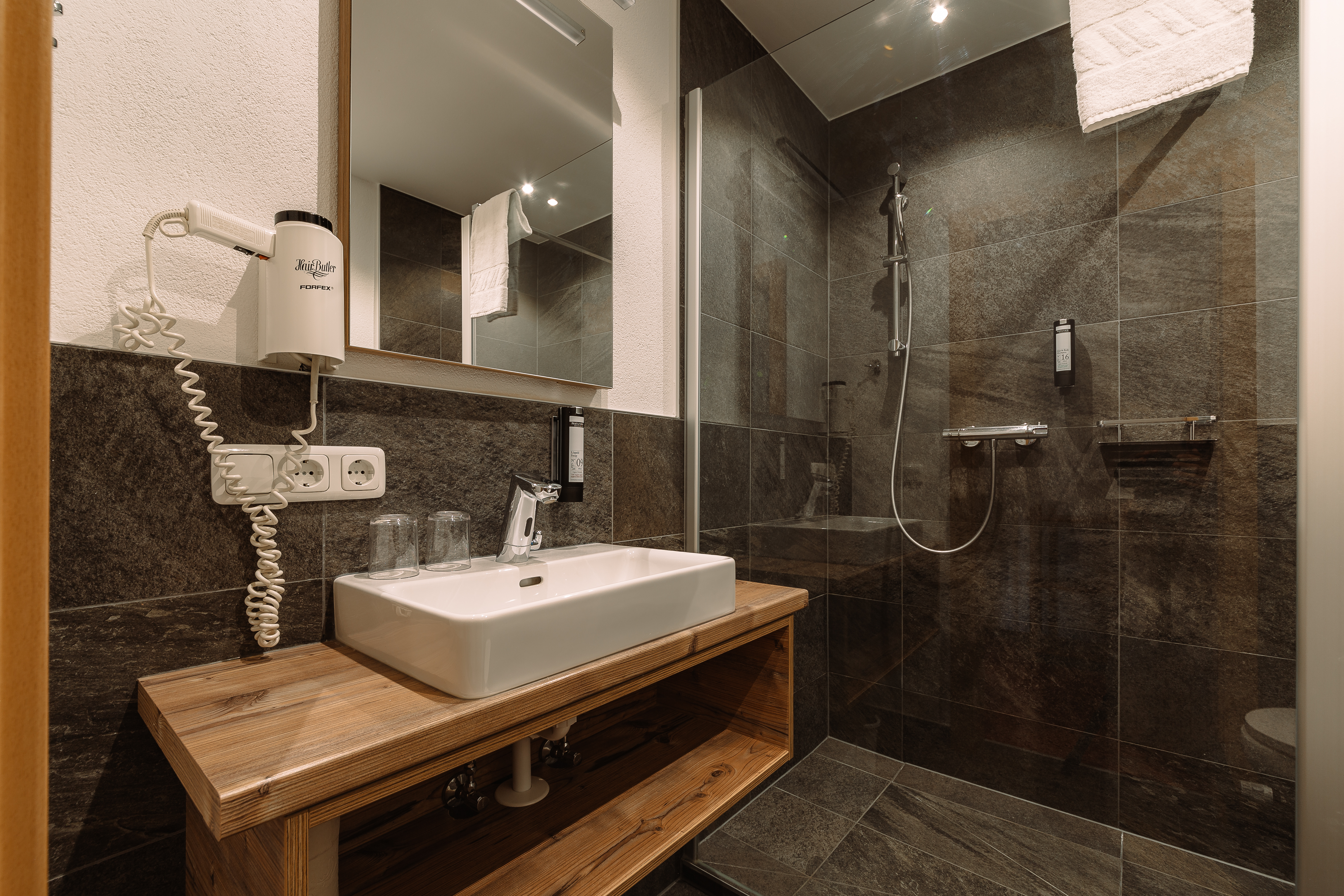 Wanderhotel: Badezimmer Crazy Kamal - BergBaur