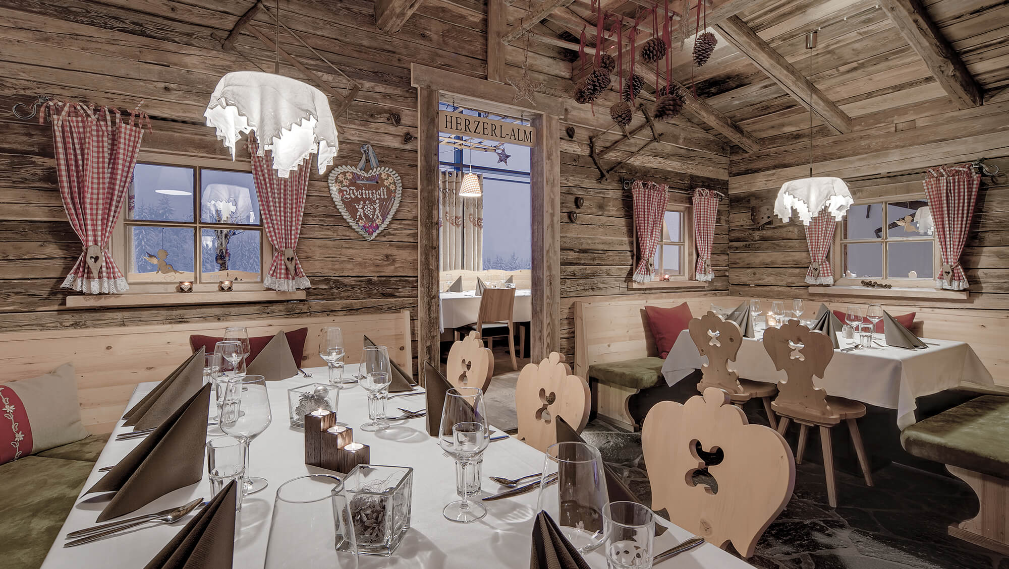 Wanderhotel: INNs HOLZ Chaletdorf Restaurant im INNs HOLZ Herzerlalm - INNs HOLZ Chaletdorf