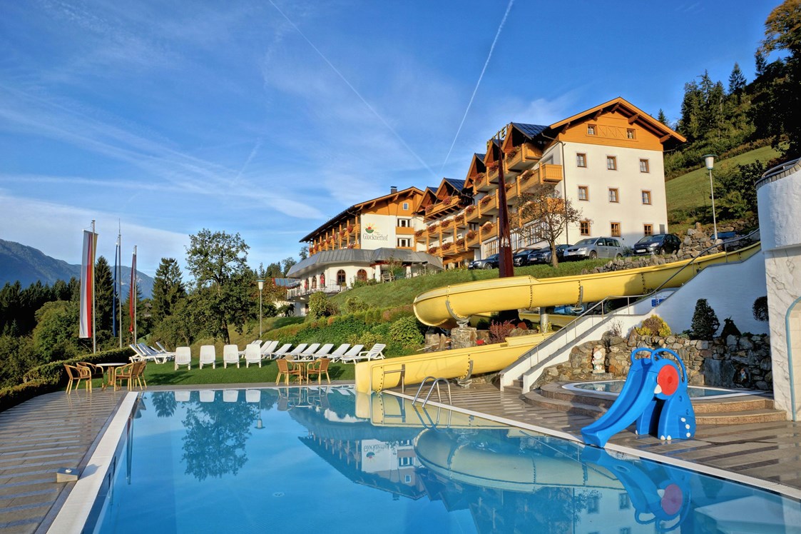 Wanderhotel: Freibad mit Wasserrutsche und Liegewiese - Hotel Glocknerhof