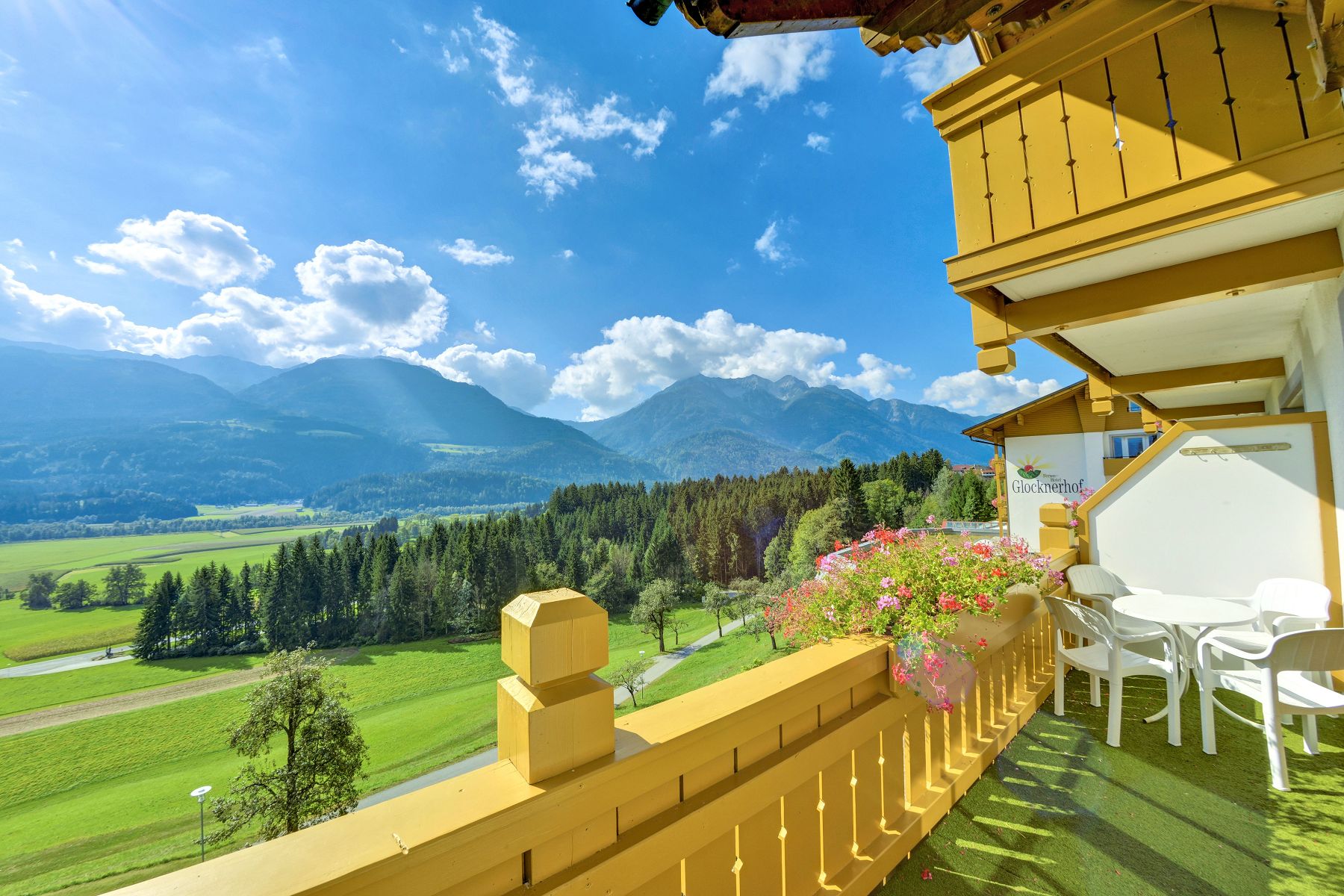 Wanderhotel: Ausblick vom Balkon - Hotel Glocknerhof
