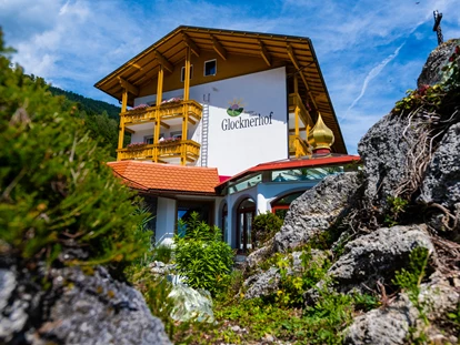 Wanderurlaub - Fahrstuhl - Hotel Glocknerhof mit Großglockner - Hotel Glocknerhof