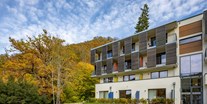 Wanderurlaub - Hotel-Schwerpunkt: Wandern & Romantik - Unser Appartementgebäude - sonnenresort ETTERSHAUS