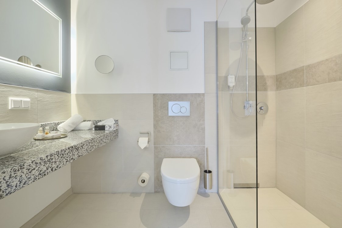 Wanderhotel: Beispiel Badezimmer aus der Junior Suite - sonnenresort ETTERSHAUS