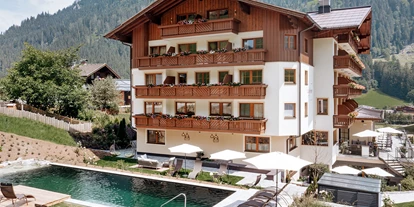 Wanderurlaub - Pools: Schwimmteich - Hotel Roslehen