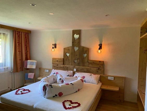 Wanderhotel: Ferienwohnung Oberbach mit Blick auf die Berge  - SennHOF Lechtal