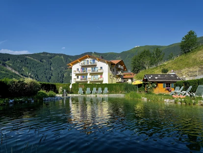Wanderurlaub - Fahrstuhl - Schwimm-Biotop direkt beim Hotel.
Zell am See-Kaprun Sommerkarte inkludiert - kostenlose Nutzung der Bergbahnen, Gletscher Kaprun Strandbäder am Zeller See, Schifffahrt, sowie Gratis Eintritt zu den Krimmler Wasserfälle, Stauseen Kaprun, Klammen der Region, Museen. uvm. - Berghotel Jaga Alm