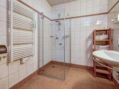 Wanderurlaub - Fahrstuhl - Badezimmer "Sonnberg" - Berghotel Jaga Alm