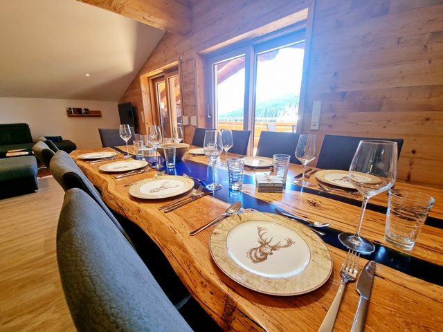 Wanderurlaub - Whirlpool - Tirol - Essbereich der Suite "Heimatgfühl" - Landhaus Wildschütz