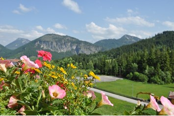 Wanderhotel: Blick in die Berge vom Balkon aus  - Landhaus Wildschütz