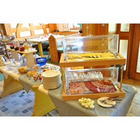 Wanderhotel: Beginnen Sie einen schönen Urlaubstag gestärkt mit unserem Frühstücksbuffet - Landhaus Wildschütz