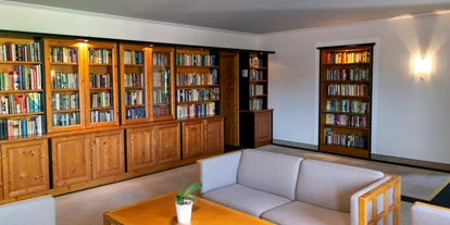 Wanderurlaub - Fahrstuhl - Bibliothek - Hotel Schwarzwald Freudenstadt