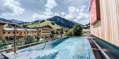 Wanderurlaub - Fahrstuhl - Infinity-Pool - THOMSN Central Hotel & Appartements